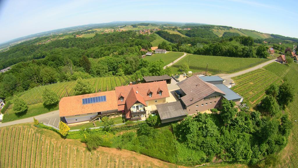 Weingut Gaestezimmer Gruber Ehrenhausen Dış mekan fotoğraf
