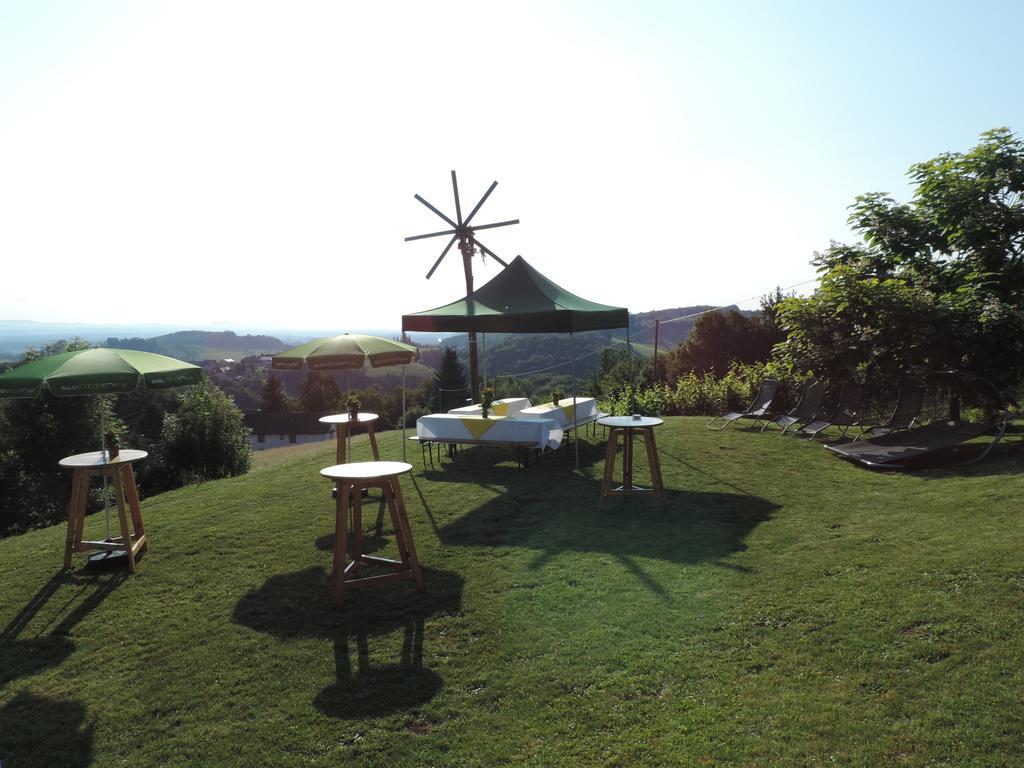 Weingut Gaestezimmer Gruber Ehrenhausen Dış mekan fotoğraf